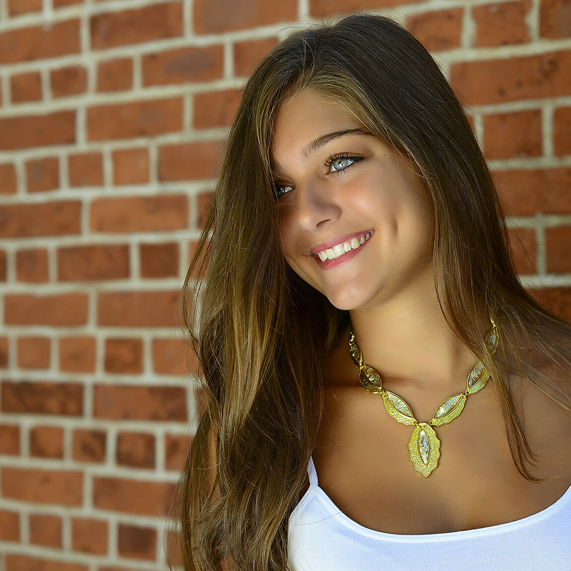 Amrita Singh Camella Shells Iridescent Champagne Necklace NKC 3005 NWT