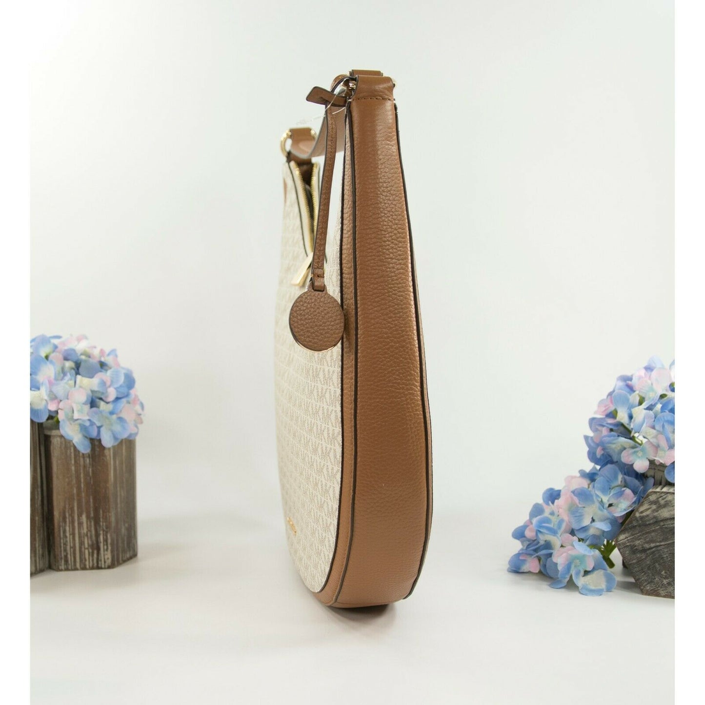Michael Kors Jet Set Linda Acorn Leather Vanilla Monogram Slim Large Hobo NWT