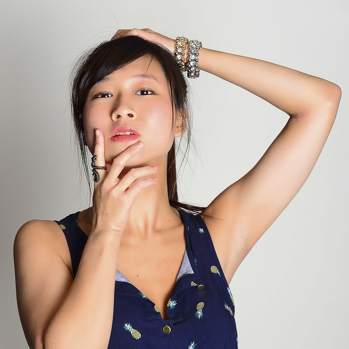 Amrita Singh Gold Crystal Hannah Stretch Bracelet BRC 9029 NWT